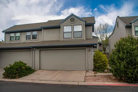 Spring Meadows Marvelous & Bright Town Home - Close to Foxglenn Park and Country Club!