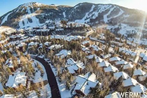 Walkable Ski Access at Silver Lake Lodge.