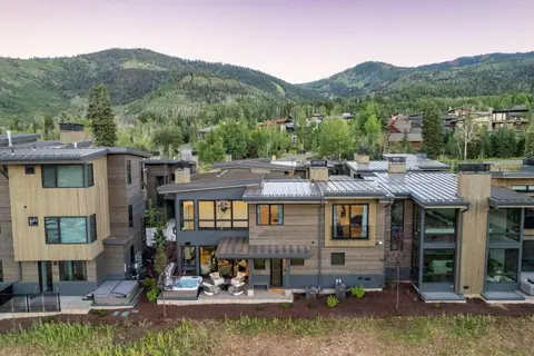 Perfect Luxury Ridgeline Retreat in Park City