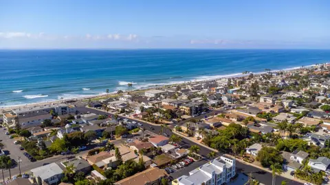 CB-3900B - Coastal Carlsbad Surfer's Hideaway