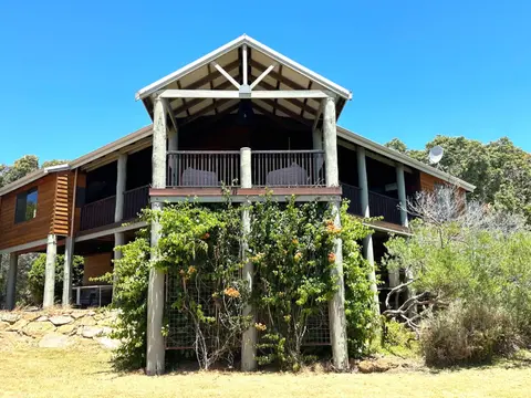 Birdie Beach House-huge lounge & verandahs, tennis, basketball, beach 5 min