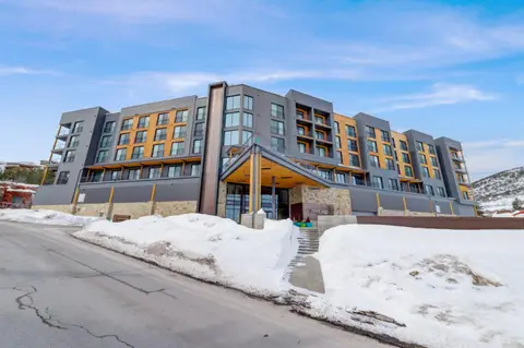 Yotelpad by All Seasons Resort Lodging
