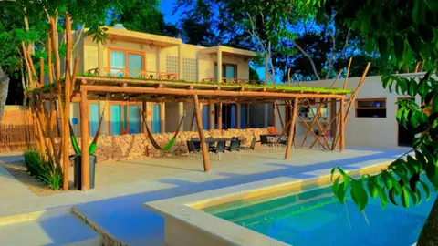 Hotel y Glamping Azul María Bacalar