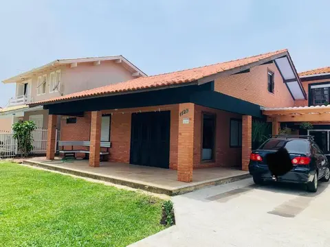 Casa 6 quartos, 3 suítes 4 banheiros