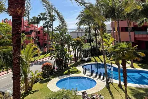 Luxury Marbella apt, pool,Beach.