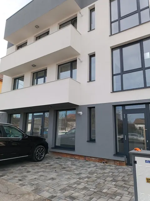 Apartament 2 camere, bloc nou, lângă Promenada Moll, capacitate 4 persoane