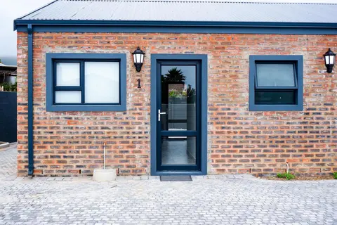 2 Bedroom Near George Regional Hospital and Kingswood - Unit 1