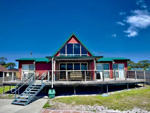 House with bay views - St Helens family escape