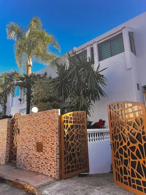 Nassali - Luxurious Beachfront Villa with Private Pool