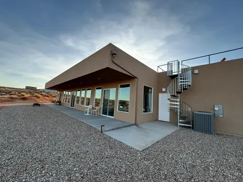 Page Arizona border town- Desert Sky room near Lake Powell