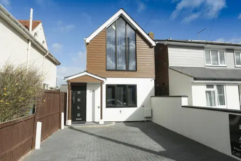 The Broadway Beach House with Hot tub