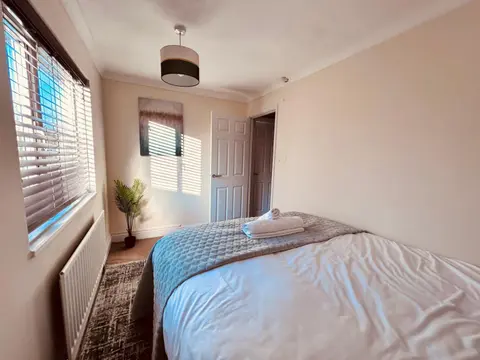 Stunning 3BR House w/ Parking