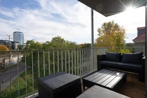 Cozy City Dream Apartment mit Terrasse und Parkplatz - 90m²