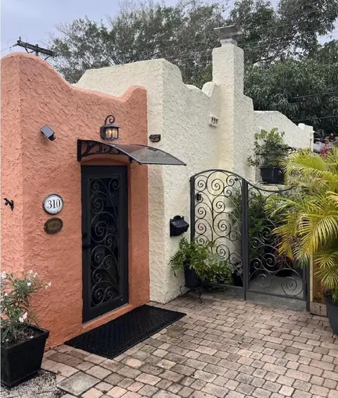 Tropical Designer House in Heart of Antique Row WPB