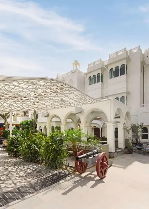 DYORE House by Bharat Mahal Palace