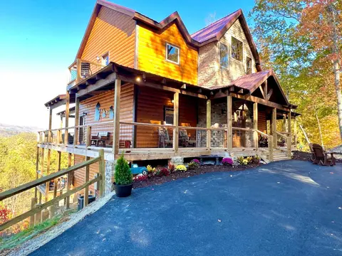 Lazy Bear Lodge