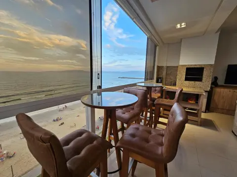 Pé na Areia frente mar centro área nobre Itapema 3 Suítes, 2 garagens