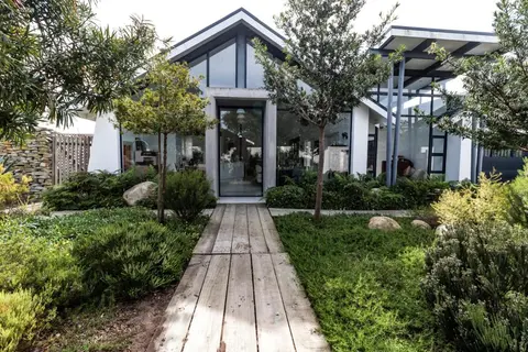 Leisure Isle 2 bedroom home with essential power.