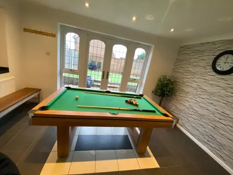 Lovely family home, 5 minutes from the beach