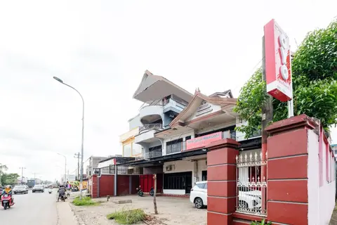 OYO 2703 Hotel Transit 1