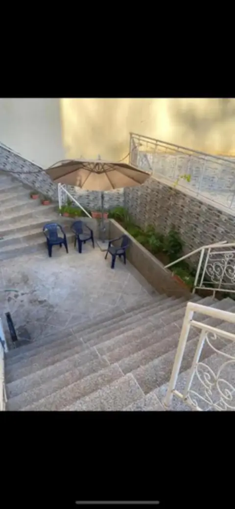 Appartement villa spacieuse 200m2 terrasse prive grand jardin et piscine