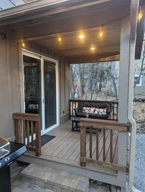 Relax & Recharge in Cozy Pinetop 2BR Retreat