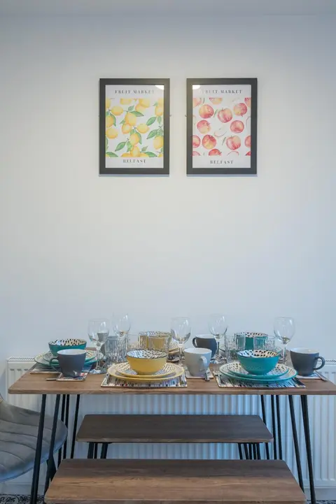 Walk to City Centre Townhouse, Garden and Parking by StayByNumbers