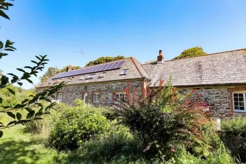 2 Bed Annex Sleeps 6 7 Min drive from the Beach!