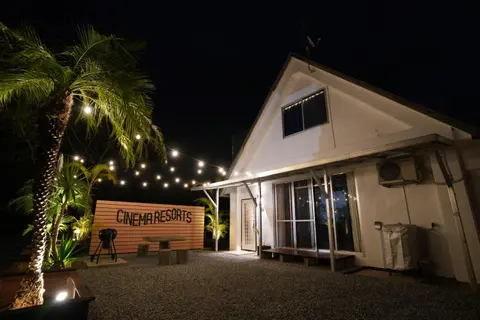 CINEMA RESORTS 4