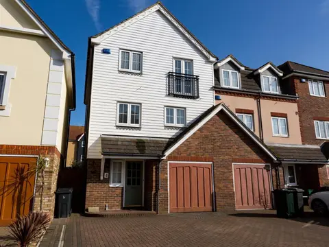3 Bed in Eastbourne EHC32