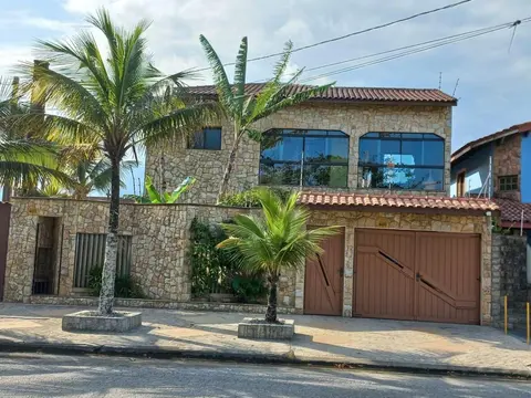 Linda casa com piscina próximo ao mar