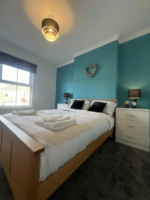 2-Bed Home - Sleeps 4 Parking & Garden