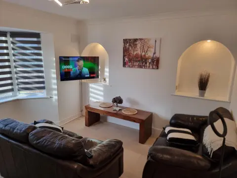 Dulverton house - 3 bed house /sleeps 6+ driveway+close to M1