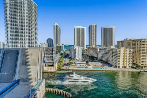 Gorgeous 4 Bedroom Condo Pool and Stunning Views