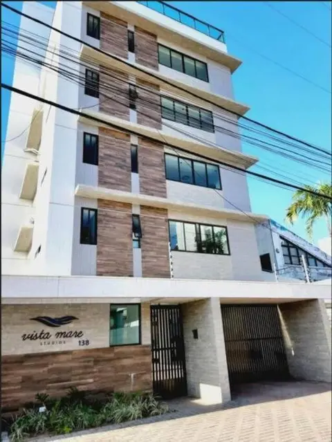 Flat com piscina a 200m da praia