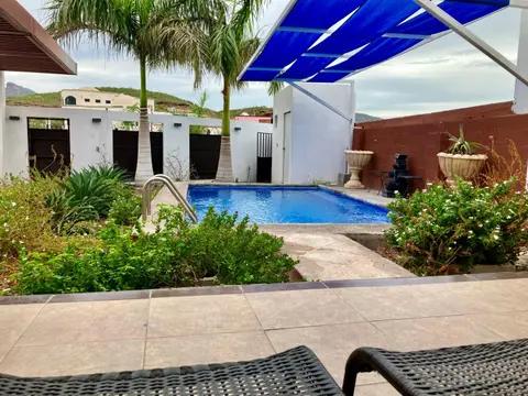 Amplios exteriores y alberca