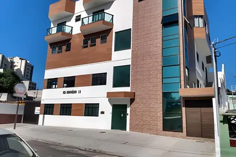 Loft no térreo, prédio novo, a 5 min da UFJF
