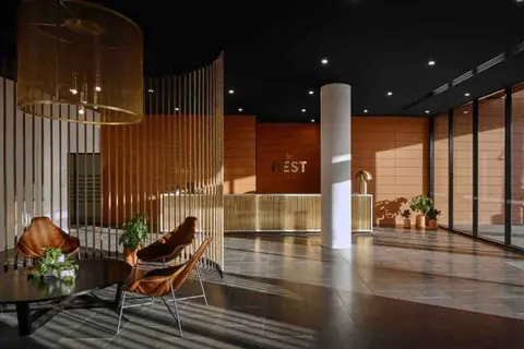 Luxury apartment in Mel east with special kids bed