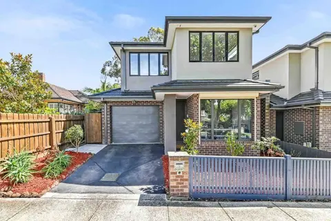 Cozy Three Bedroom Townhouse in Box Hill Central