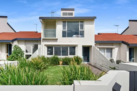Stunning water views - Bayside Beach House Mornington