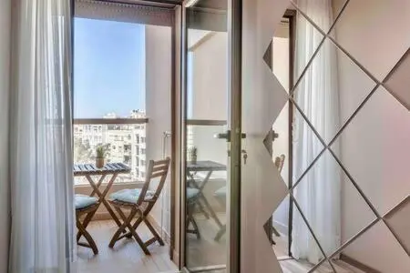 Contemporary Top Floor Bourgogne - By AppartAli