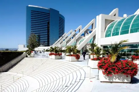 Extraordinary Escape with Rooftop Pool 2