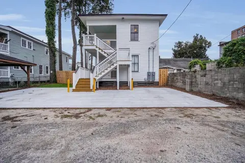 Modern Living in Thomas Square!
