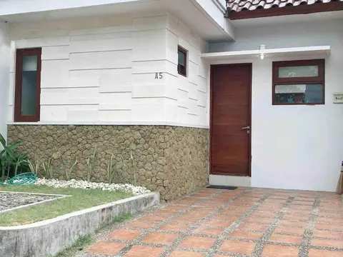 Modern Chic Villa w Private Pool Near Canggu