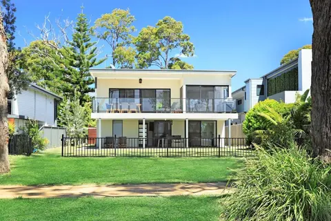 Dune House Vincentia by Book Jervis Bay
