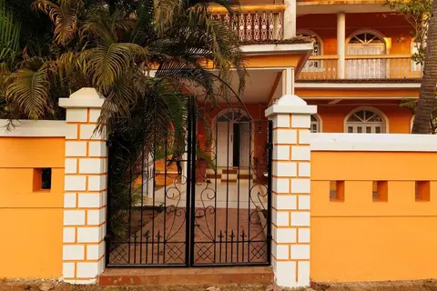 4 Rooms, 5 Mins from beach, with Pool Table