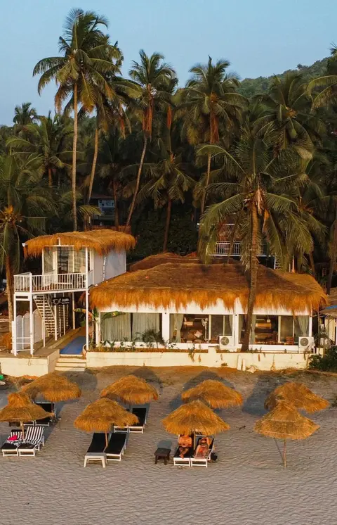 Aqua Beach Rooms, only accommodation on Ashwem Beach