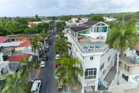 2BR Luxury Apartment in Heart Of Nightlife Area