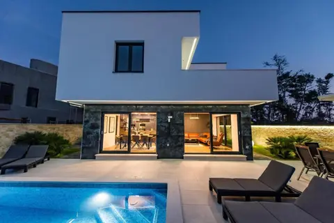 Villa Lisa by Belmont Realty