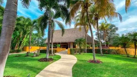Alamar - Oceanview Condos with Beach Club Resort Access